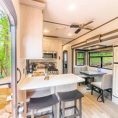 Luxury Glamper Retreat 14 Forest Site